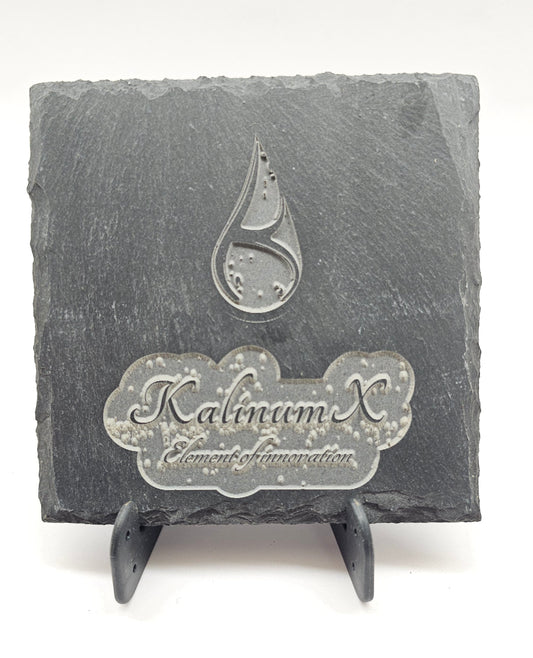 SC_0 SLOTHANA Slate Coaster, vlastní design, 100x100x2,5mm (4″×4″×1") SC_0