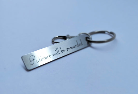 J_0C SLOTHANA klíčenka, Nerez, vlastní design 50x10x1,4mm (1,97″×0,39″×0,055") J_0C